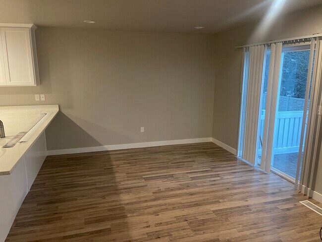 Building Photo - 1138 1740 W