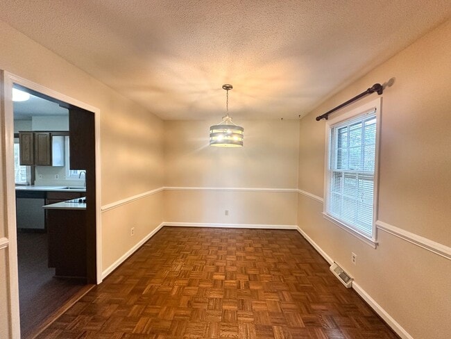 Building Photo - Beautiful Waterfront 4-Bedroom Home in Pir...