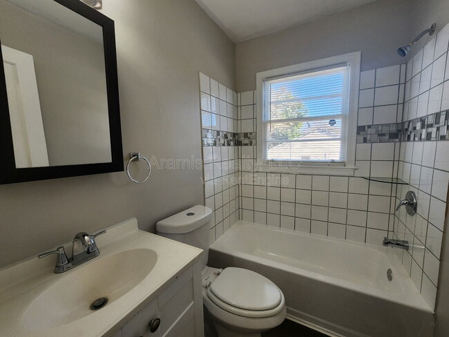 Building Photo - 274 Booker St SW