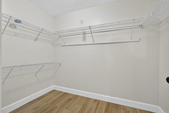 Building Photo - 1135 Staghorn St