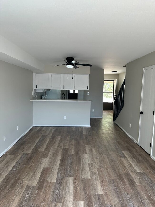 Building Photo - 5458 Fiesta Ln