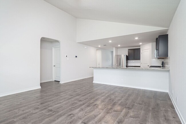 Building Photo - Spacious 4-Bedroom Home for Rent in Alamo ...