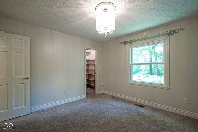 Building Photo - 858 Cedar Wood