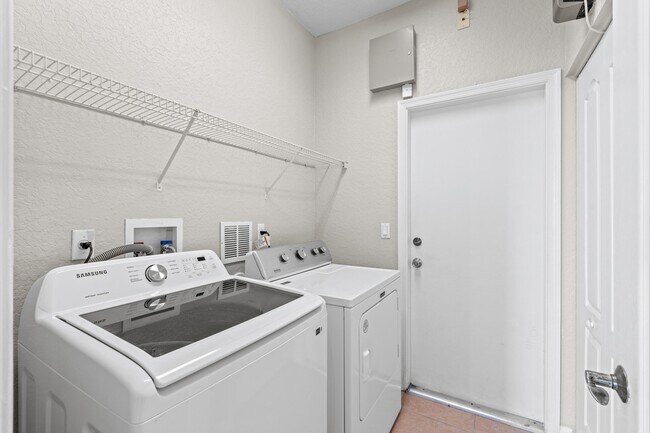 Building Photo - 266 Berenger Walk