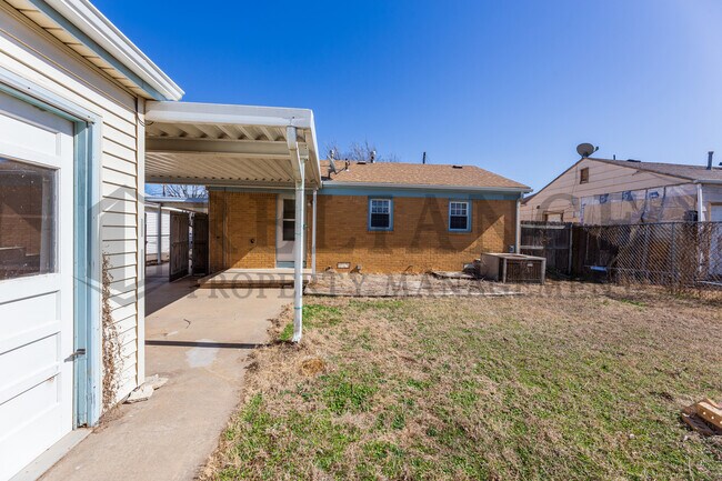 Building Photo - 743 N Gow St