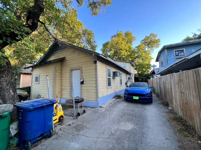 Primary Photo - 1829 W Laurel