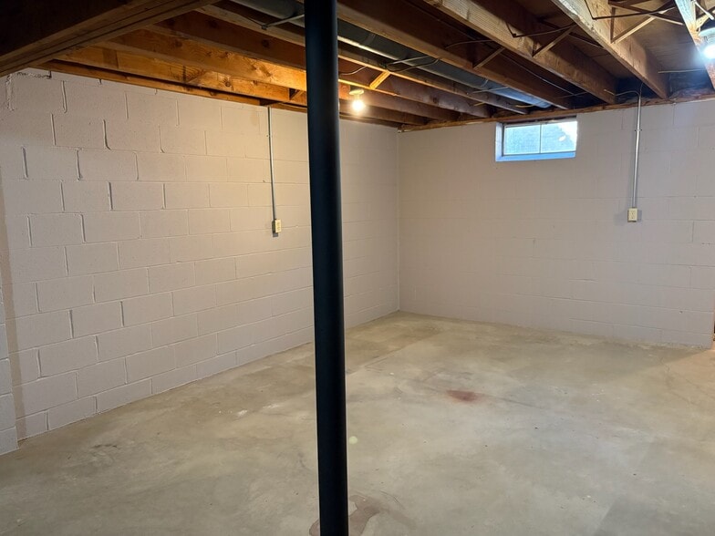 Building Photo - 1812 2nd St