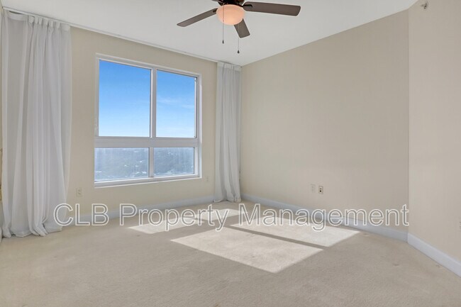 Building Photo - 231 Riverside Dr