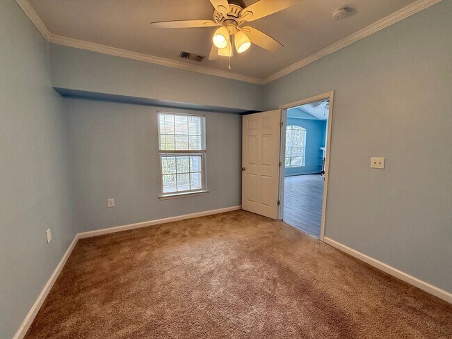 Building Photo - 925 Dorchester Pl