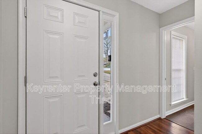 Building Photo - 701 Ashcroft Rd