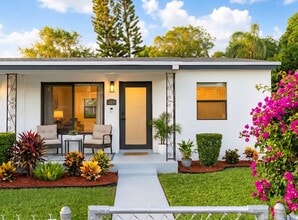 Building Photo - 664 W 2nd St