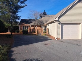 Building Photo - 616 Croston Dr