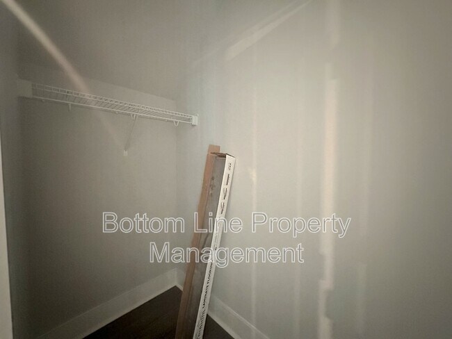 Building Photo - 2923 Burgess Dr