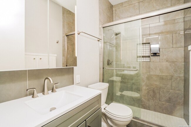 Building Photo - 7711 Broadway St