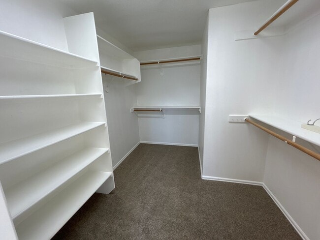 Building Photo - Bright 4-Bedroom Home with A/C, Office & Access to Vibrant Community Amenities Near Riverbend Park