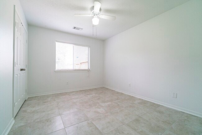Building Photo - 5602 Painted Trail Dr