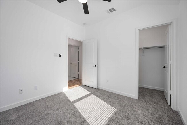 Building Photo - 5126 Pershing St