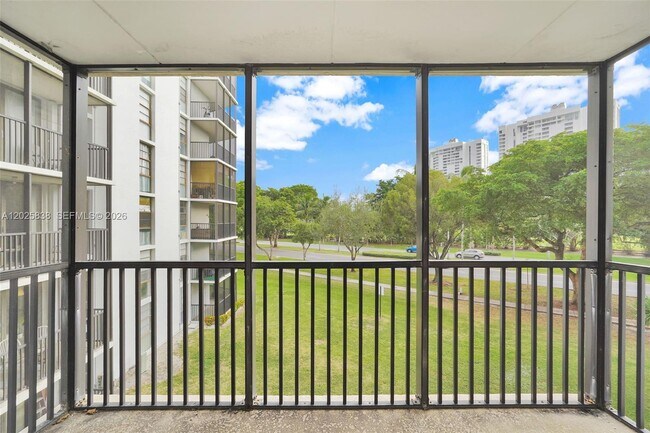 Building Photo - 3401 N Country Club Dr