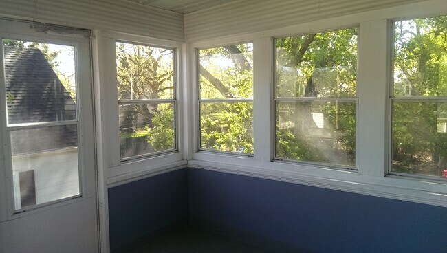 3 season porch - 1341 S Farwell St