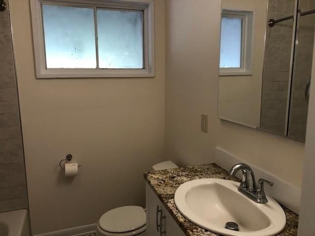 Building Photo - 708 Littledale Rd