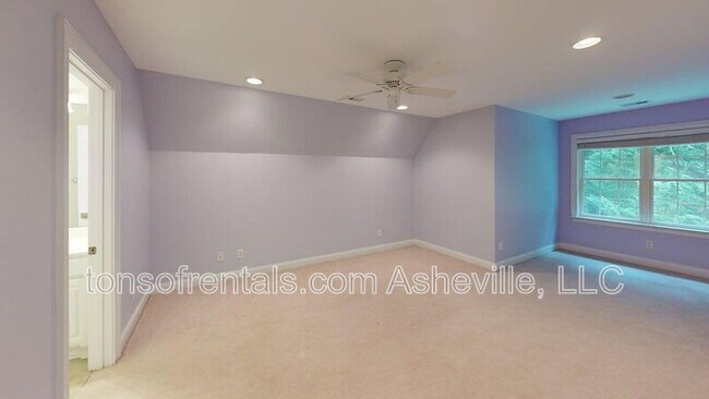Building Photo - 385 Mistletoe Trail
