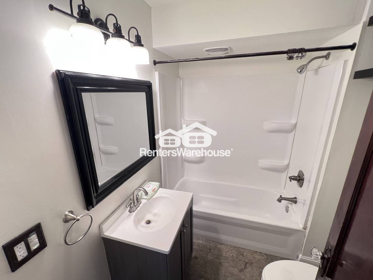 Building Photo - 5568 N Humboldt Ave