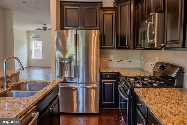 Building Photo - 726 Millhouse Dr