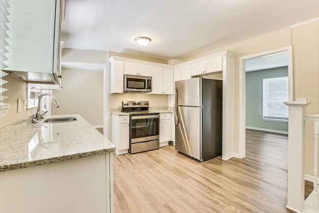 Building Photo - 3390 Glenview Cir Sw