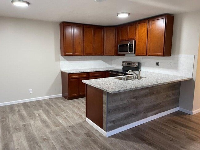 Building Photo - Single Level 2 Bedroom 1 Bath