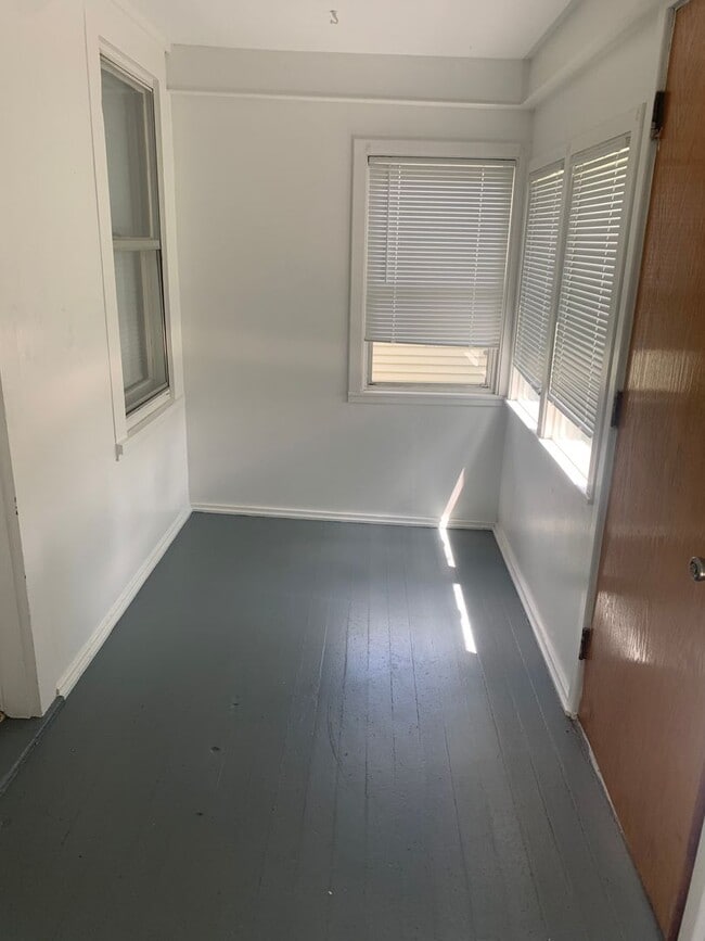 Building Photo - Cute 1 bedroom house! Located near Ta Ha Zouka Park!  Bonita casa de 1 dormitorio. ¡Ubicada cerca...