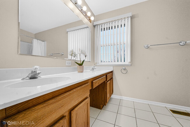 Building Photo - 7248 Bradford Ct