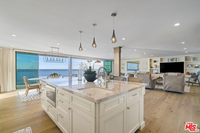 Building Photo - 27002 Malibu Cove Colony Dr