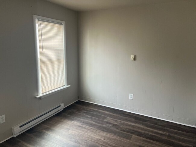 Building Photo - 2533 Penbrook Ave