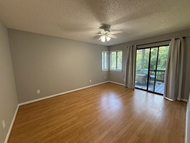 Building Photo - Condo in Lake Vista