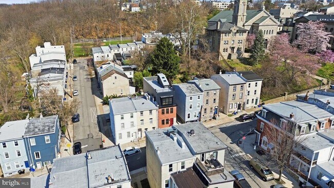 Building Photo - 222 Hermitage St