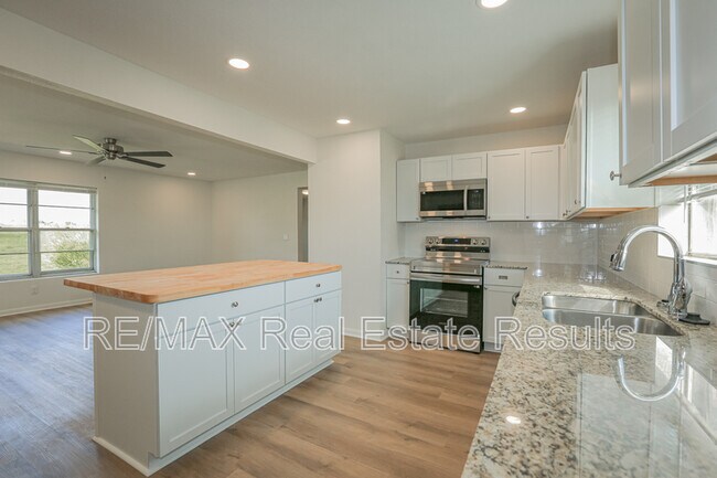 Building Photo - 1741 E 1st Ave