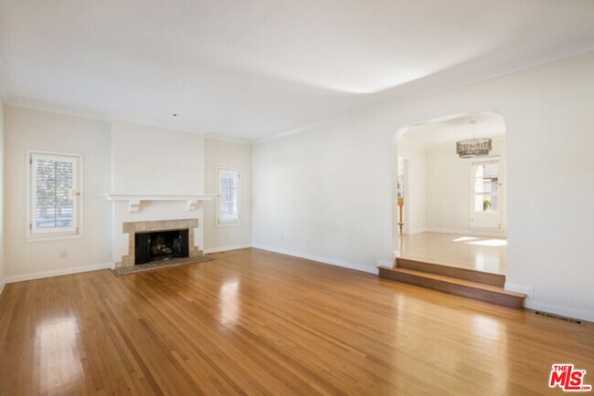 Building Photo - 8664 W Olympic Blvd