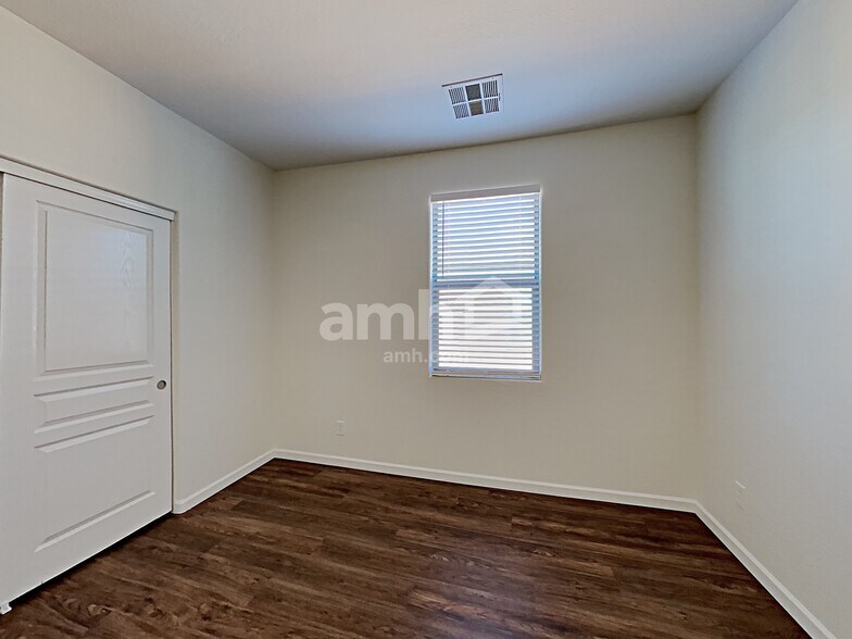 Building Photo - 7250 W Alta Vista Rd