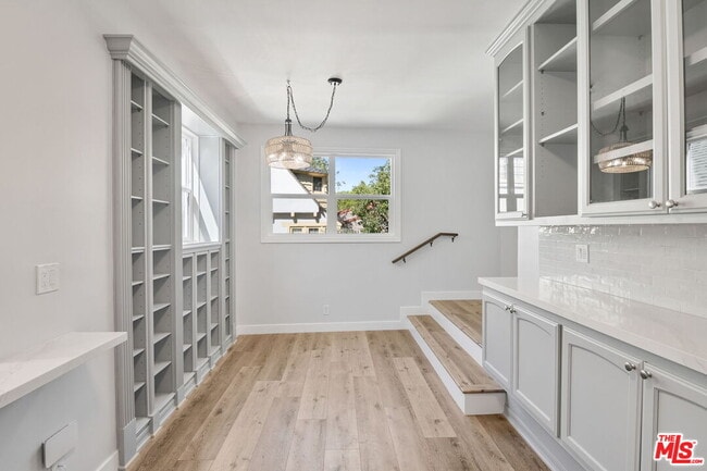 Building Photo - 2383 Panorama Terrace