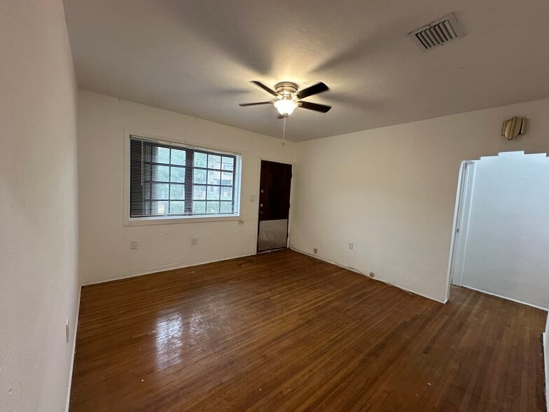 Building Photo - 5103 NW 8th Ave