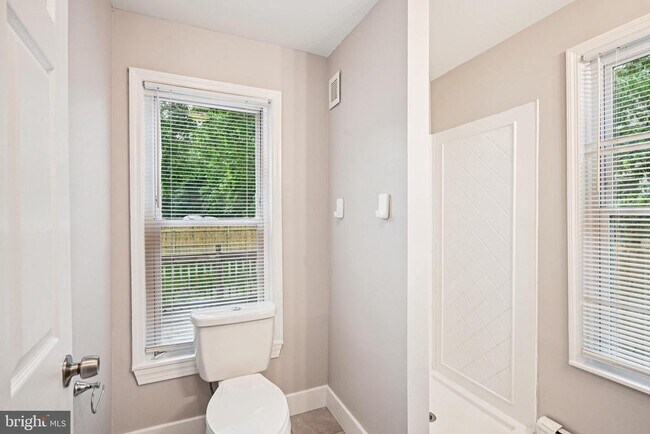 Building Photo - 134 S Main St