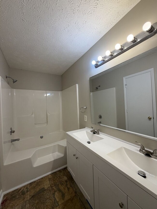 Building Photo - 3374 Galleria Dr