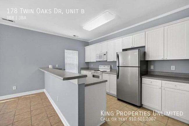 Building Photo - 178 Twin Oaks Dr