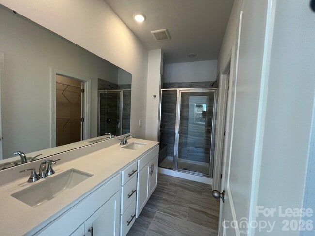 Building Photo - 1548 31st St NE