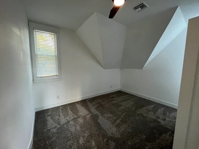 Building Photo - 326 S Oakdale Ave