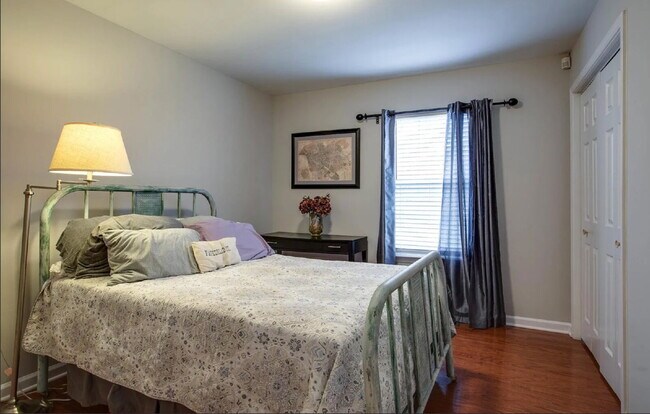 Building Photo - 1713 Greenwood Ave