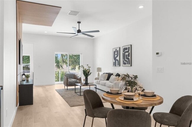 Building Photo - 102 W Adalee St