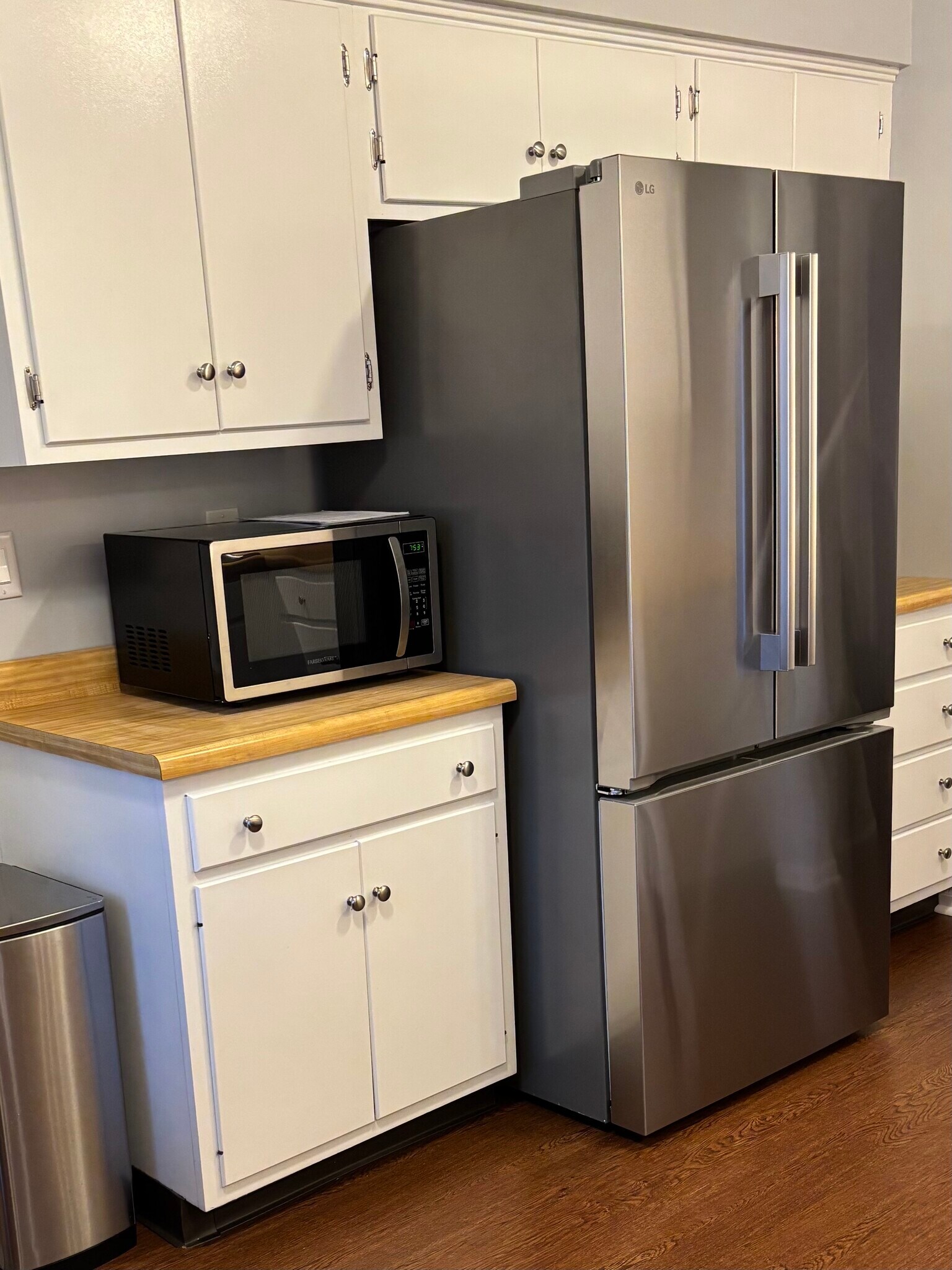 BRAND NEW LG French Door Fridge with Icemaker - 22 Williamsburg Cir