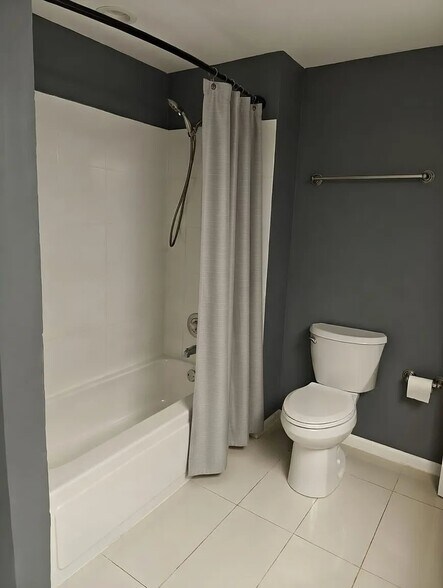 Building Photo - 1424 Keys Crossing Dr NE