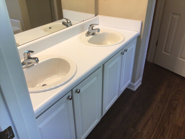 Building Photo - 109 Karsten Creek Dr